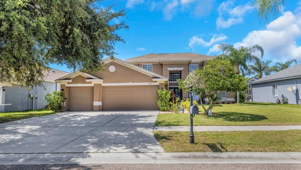 En Venta: $699,900 (4 camas, 3 baños, 3179 Pies cuadrados)