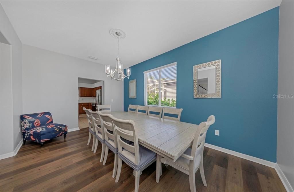 En Venta: $699,900 (4 camas, 3 baños, 3179 Pies cuadrados)