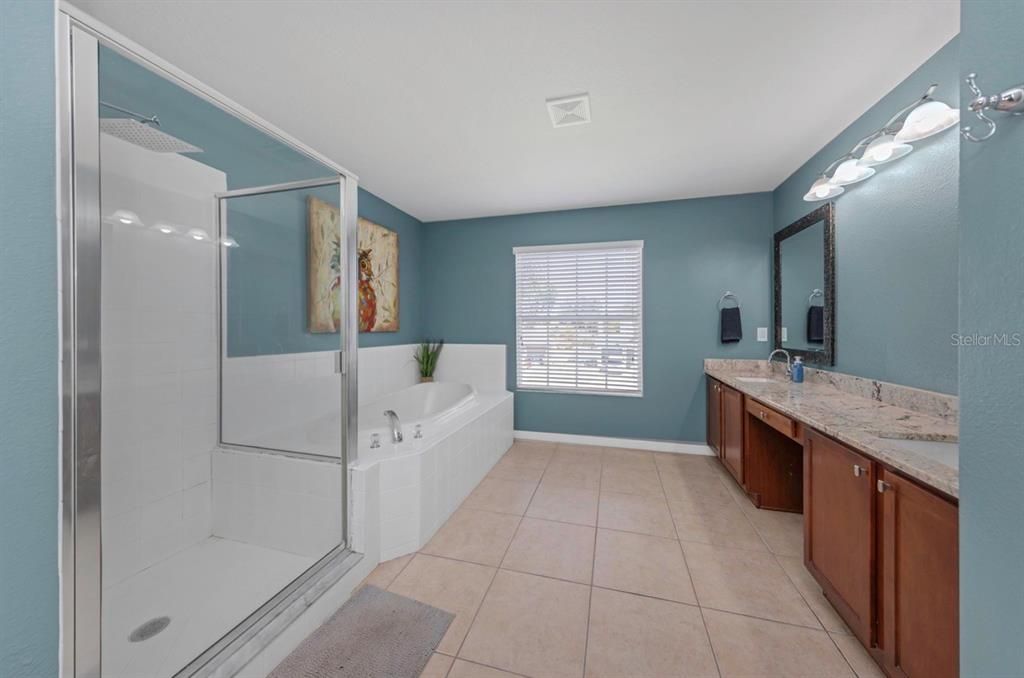 En Venta: $699,900 (4 camas, 3 baños, 3179 Pies cuadrados)