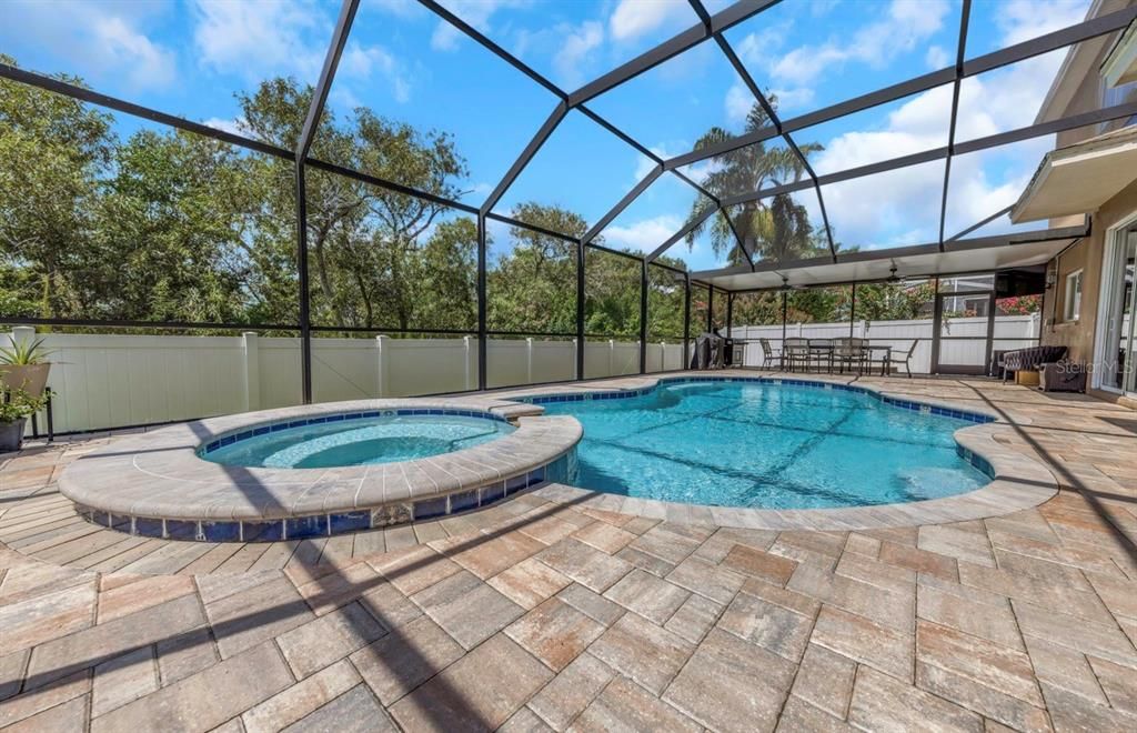 En Venta: $699,900 (4 camas, 3 baños, 3179 Pies cuadrados)