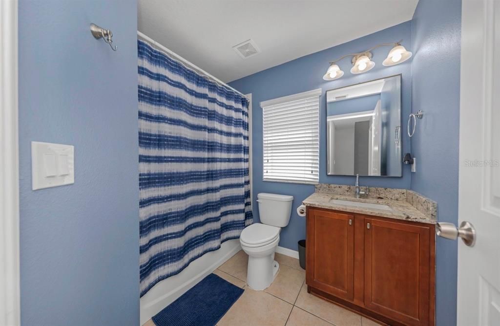 En Venta: $699,900 (4 camas, 3 baños, 3179 Pies cuadrados)