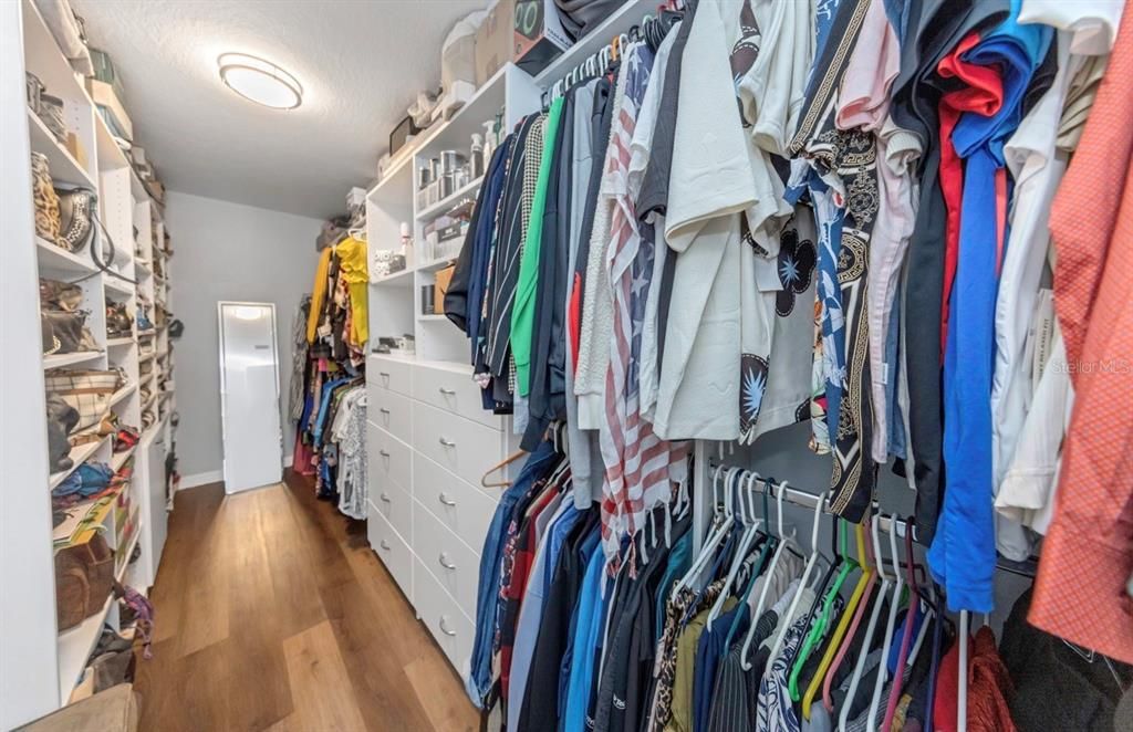 En Venta: $699,900 (4 camas, 3 baños, 3179 Pies cuadrados)