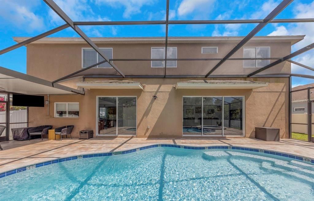 En Venta: $699,900 (4 camas, 3 baños, 3179 Pies cuadrados)
