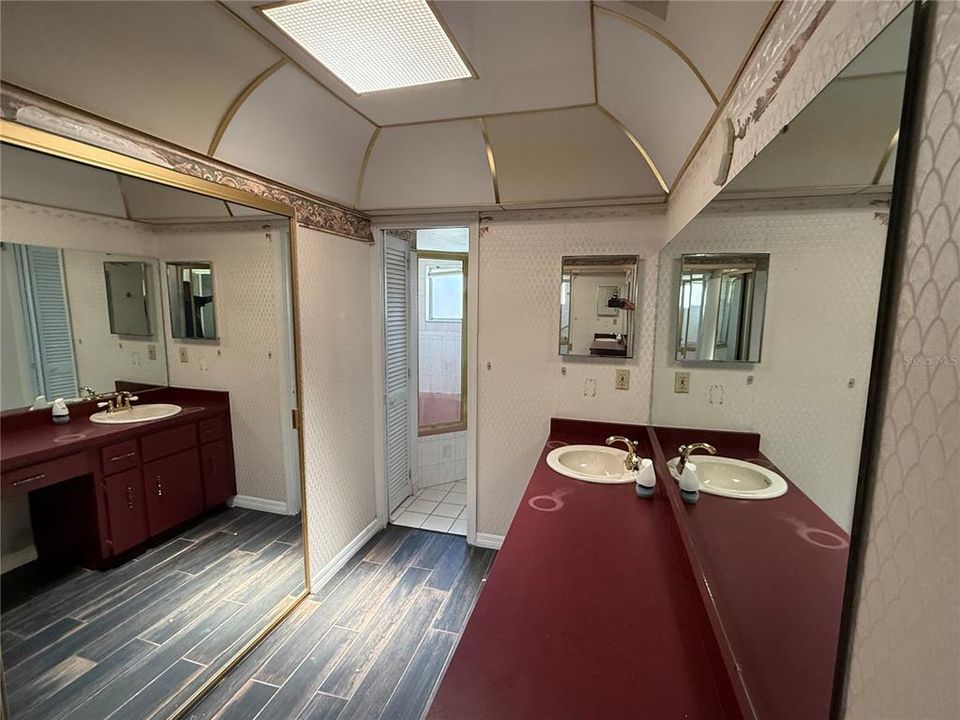 На продажу: $209,900 (2 спален, 2 ванн, 1872 Квадратных фут)