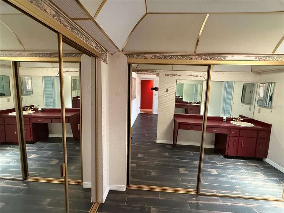 На продажу: $209,900 (2 спален, 2 ванн, 1872 Квадратных фут)