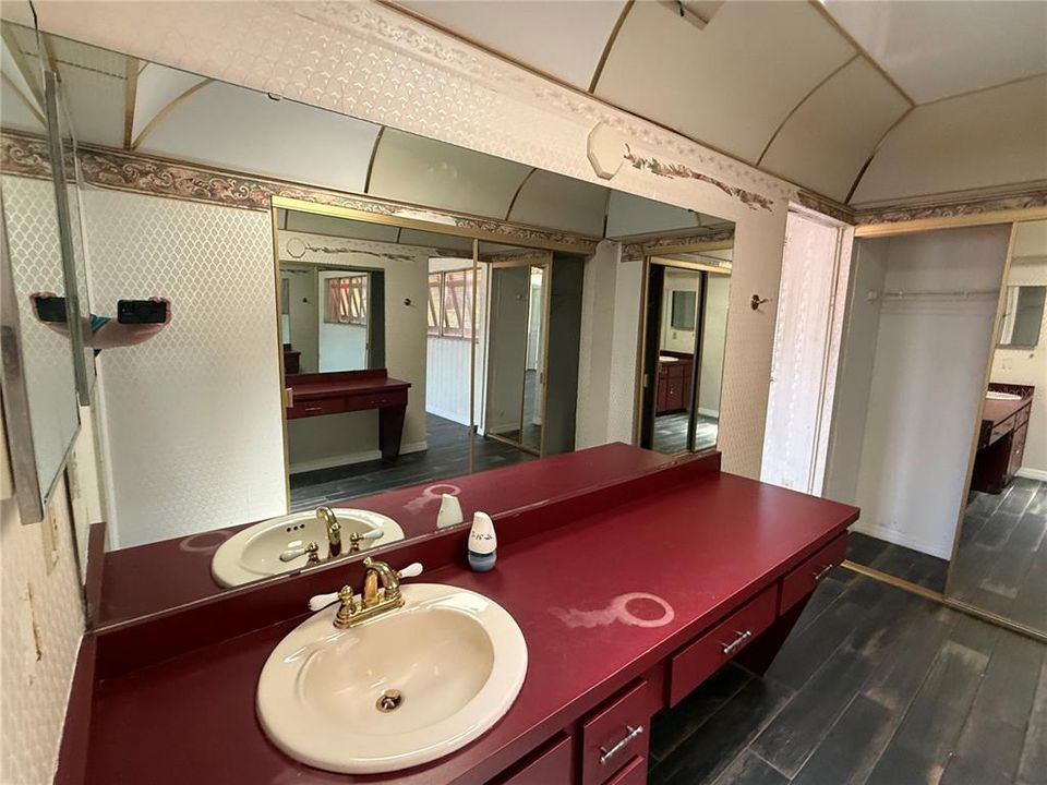 На продажу: $209,900 (2 спален, 2 ванн, 1872 Квадратных фут)