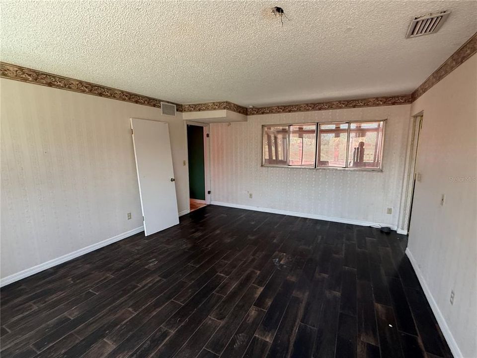 На продажу: $209,900 (2 спален, 2 ванн, 1872 Квадратных фут)