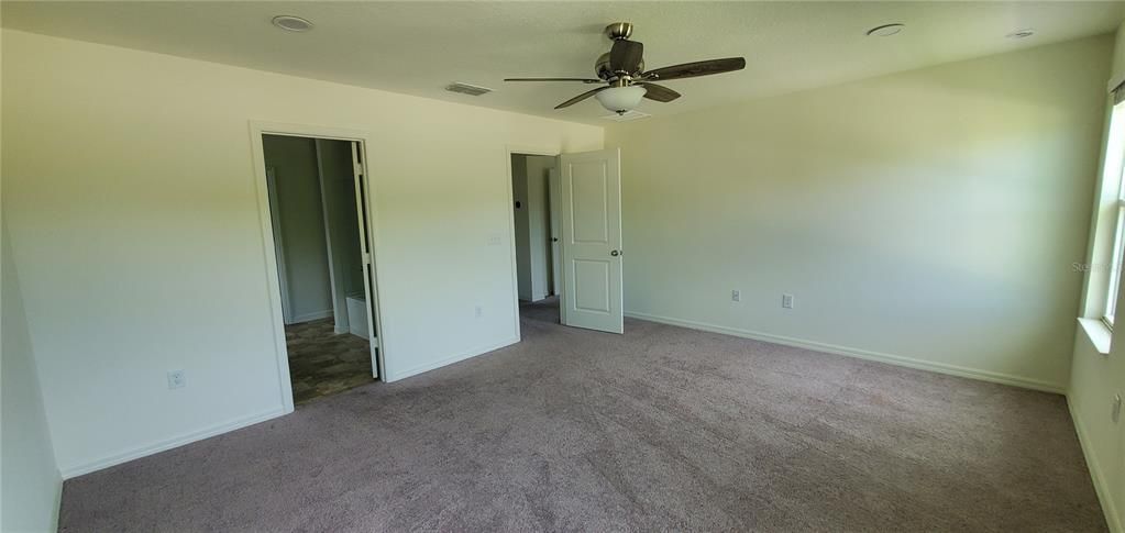En Venta: $429,900 (4 camas, 3 baños, 2375 Pies cuadrados)