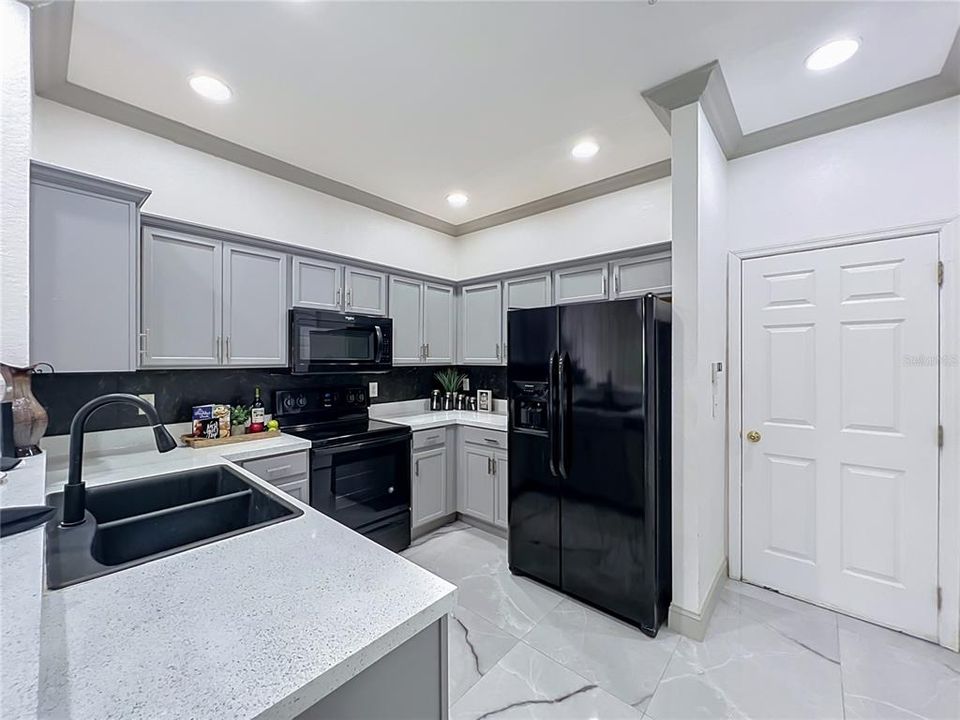 На продажу: $349,999 (3 спален, 2 ванн, 1724 Квадратных фут)