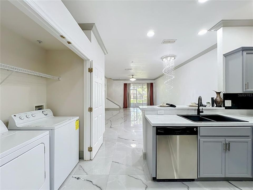 На продажу: $349,999 (3 спален, 2 ванн, 1724 Квадратных фут)