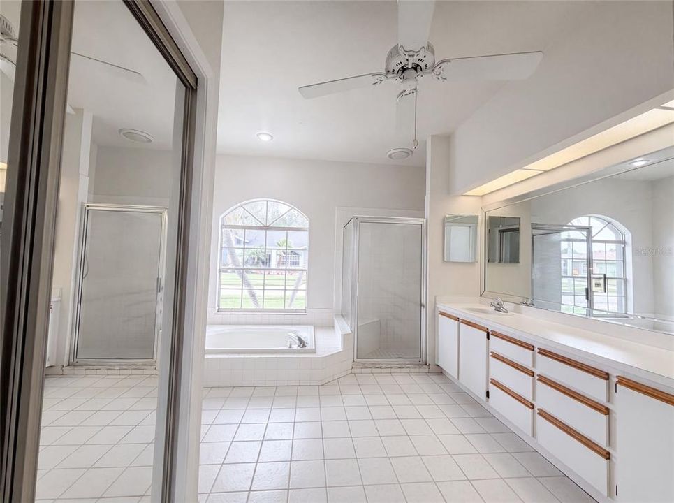 На продажу: $390,000 (3 спален, 2 ванн, 1981 Квадратных фут)