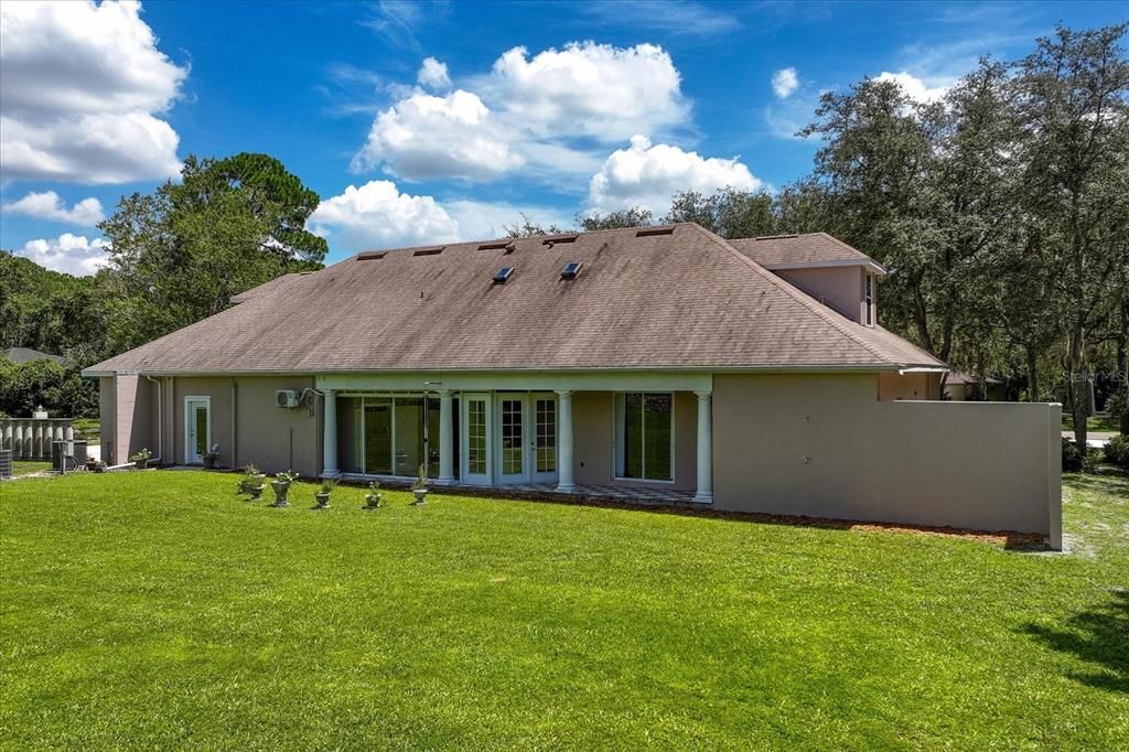 En Venta: $1,075,000 (5 camas, 3 baños, 4170 Pies cuadrados)