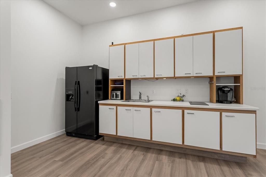 En Venta: $1,075,000 (5 camas, 3 baños, 4170 Pies cuadrados)