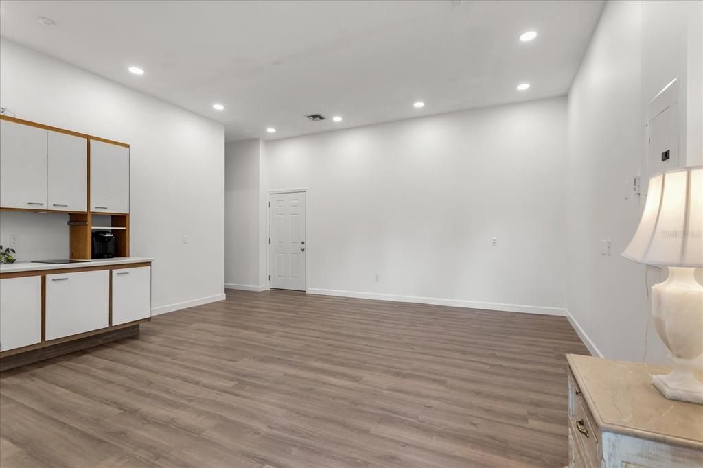 En Venta: $1,075,000 (5 camas, 3 baños, 4170 Pies cuadrados)