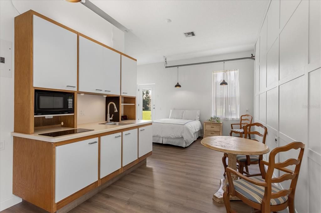 En Venta: $1,075,000 (5 camas, 3 baños, 4170 Pies cuadrados)