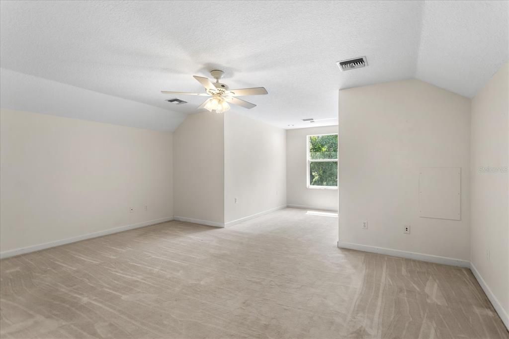 En Venta: $1,075,000 (5 camas, 3 baños, 4170 Pies cuadrados)