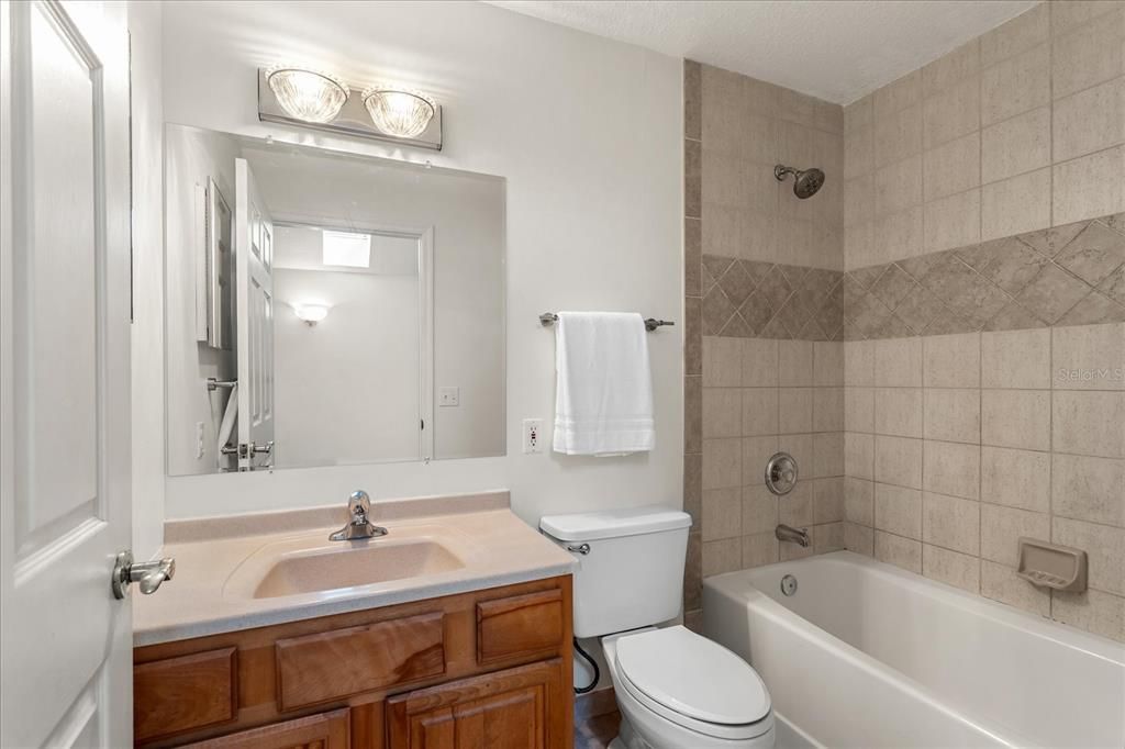 En Venta: $1,075,000 (5 camas, 3 baños, 4170 Pies cuadrados)