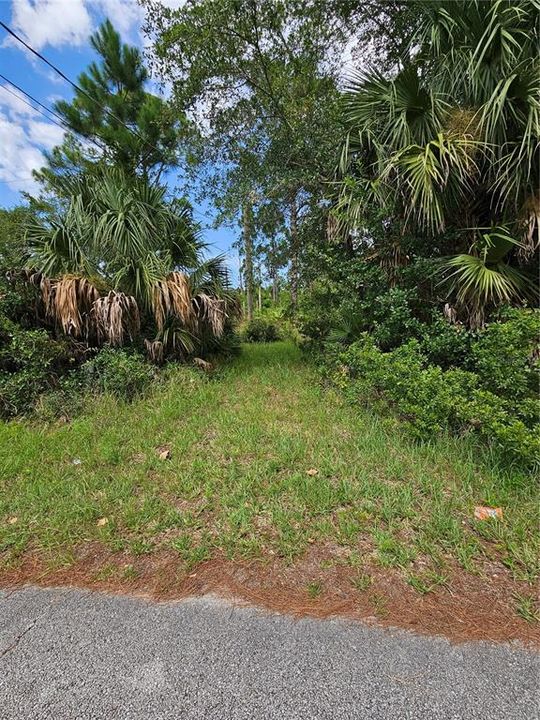 На продажу: $62,500 (0.76 acres)
