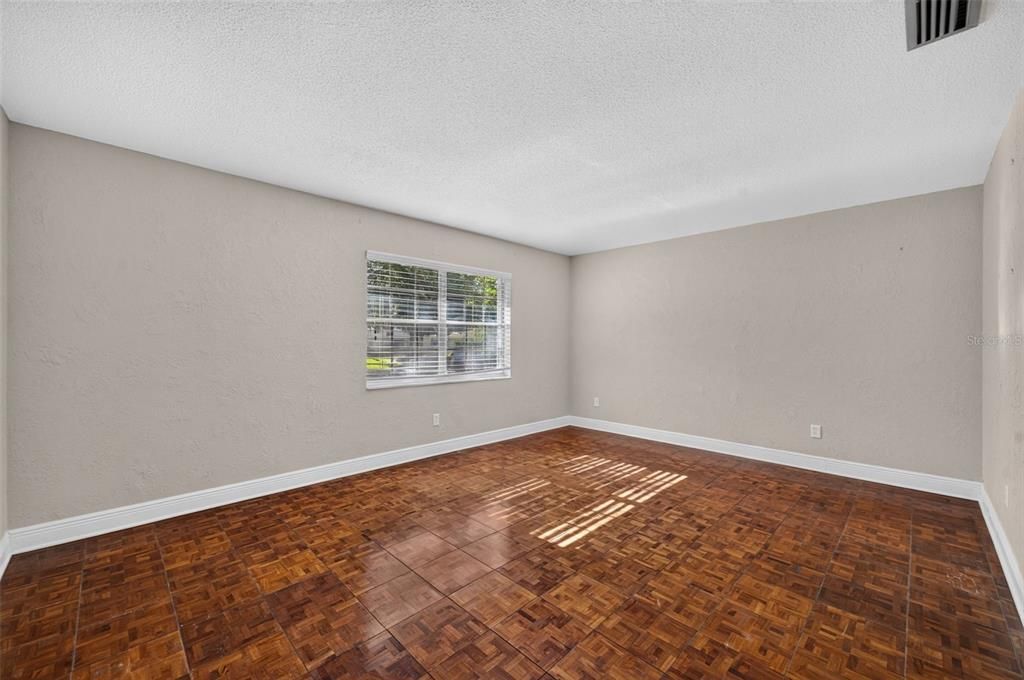 En Venta: $549,000 (4 camas, 2 baños, 2015 Pies cuadrados)