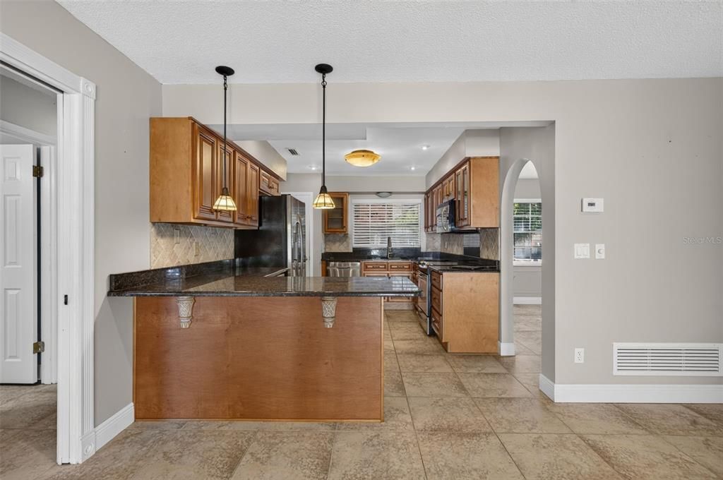 En Venta: $549,000 (4 camas, 2 baños, 2015 Pies cuadrados)