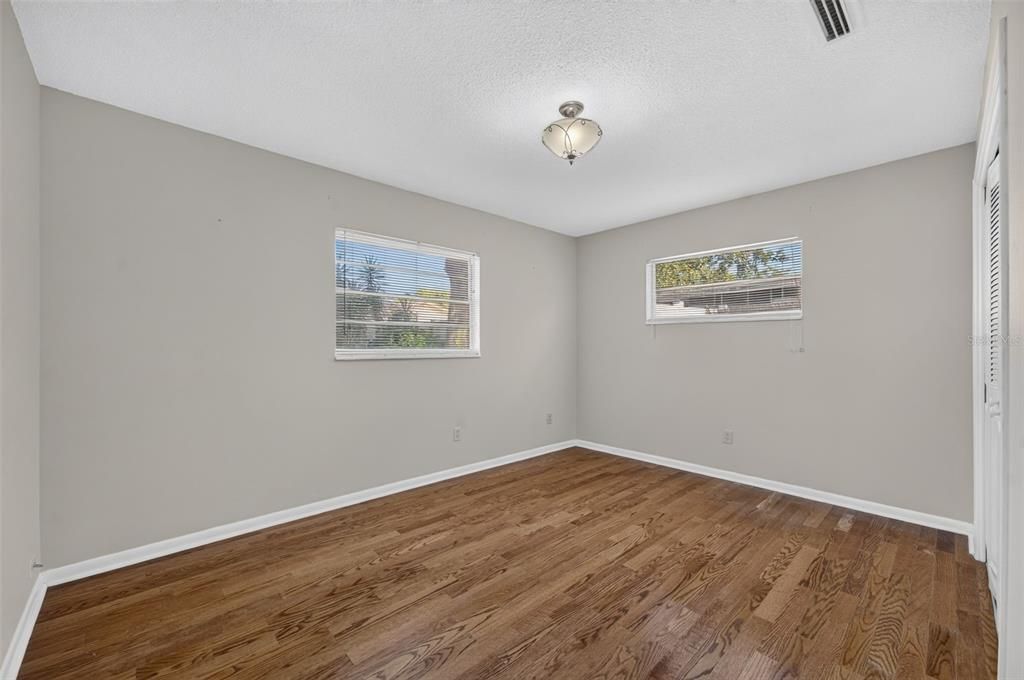 En Venta: $549,000 (4 camas, 2 baños, 2015 Pies cuadrados)