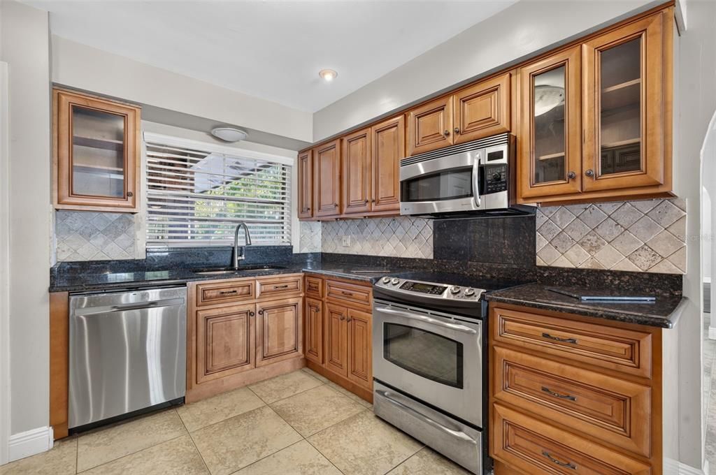 En Venta: $549,000 (4 camas, 2 baños, 2015 Pies cuadrados)