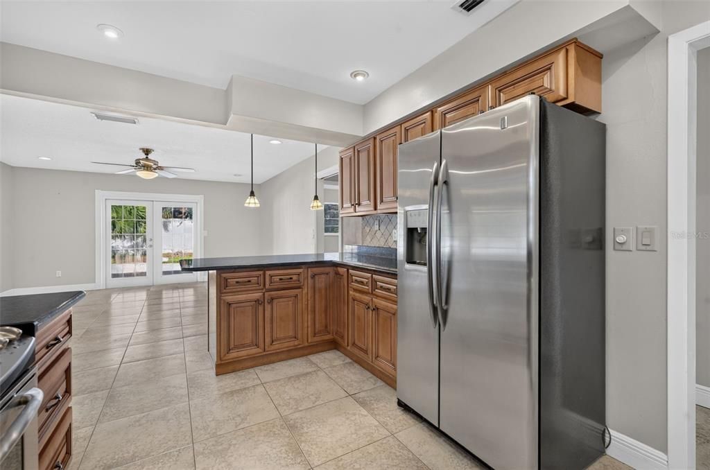 En Venta: $549,000 (4 camas, 2 baños, 2015 Pies cuadrados)