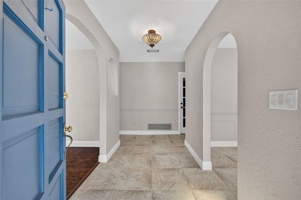 En Venta: $549,000 (4 camas, 2 baños, 2015 Pies cuadrados)