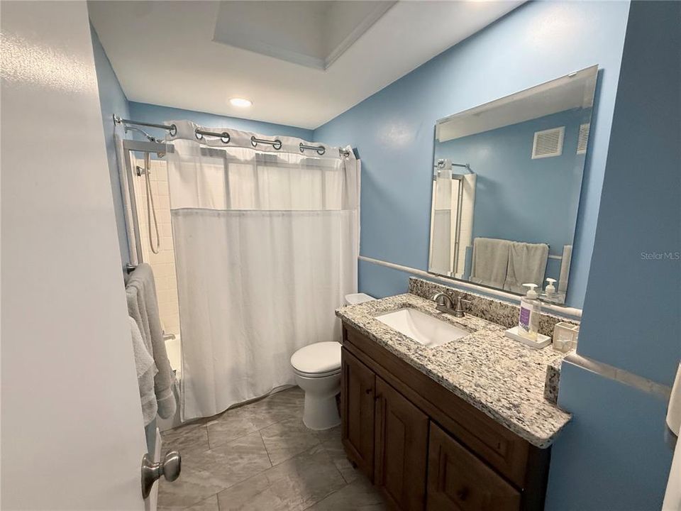 For Sale: $229,000 (1 beds, 1 baths, 705 Square Feet)
