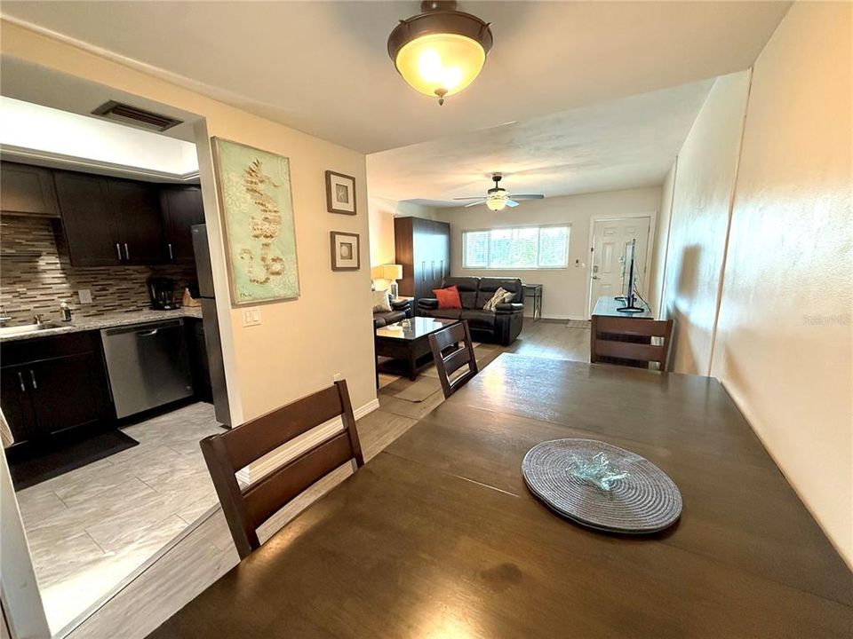 For Sale: $229,000 (1 beds, 1 baths, 705 Square Feet)
