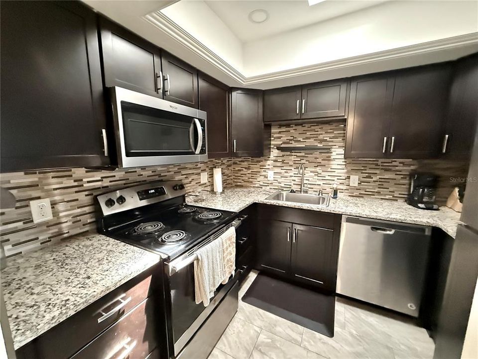 For Sale: $229,000 (1 beds, 1 baths, 705 Square Feet)