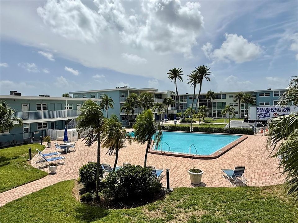 For Sale: $229,000 (1 beds, 1 baths, 705 Square Feet)