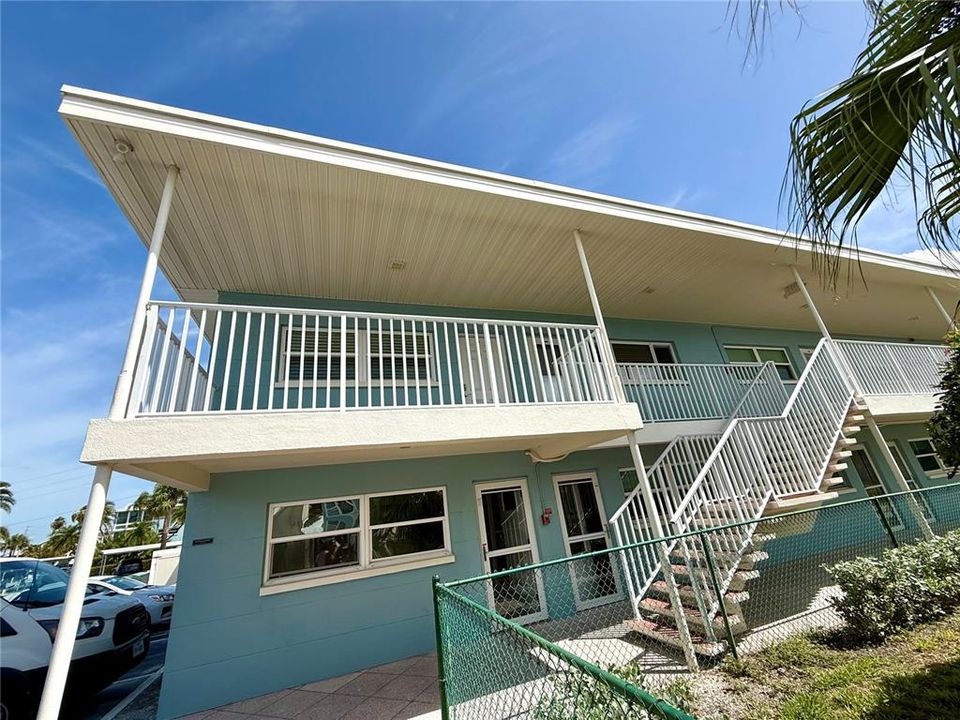 For Sale: $229,000 (1 beds, 1 baths, 705 Square Feet)
