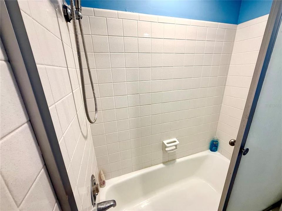 For Sale: $229,000 (1 beds, 1 baths, 705 Square Feet)