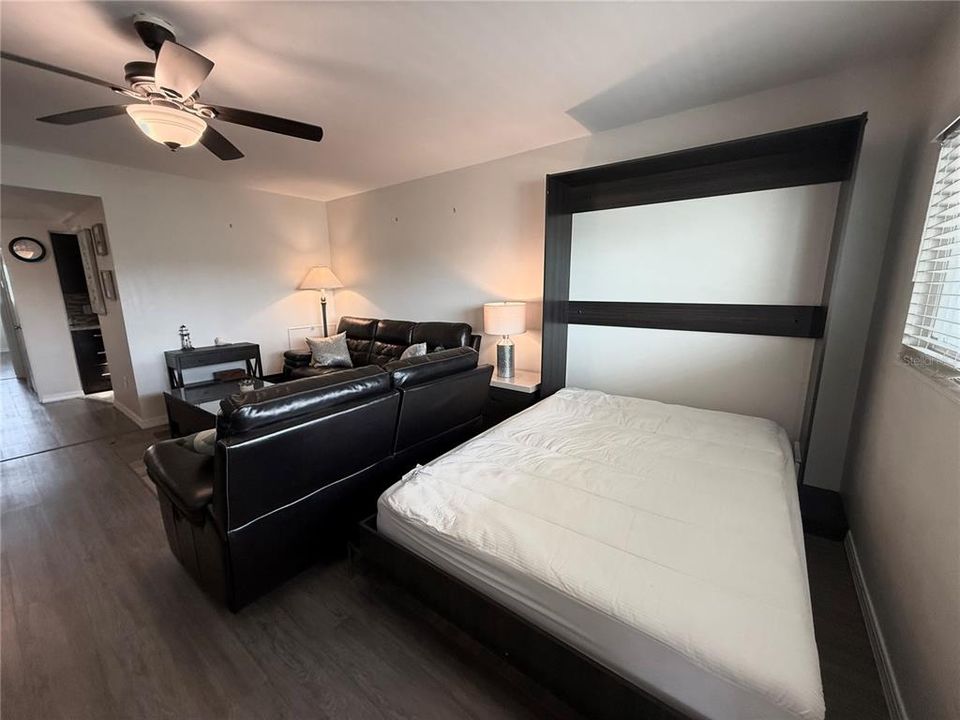 For Sale: $229,000 (1 beds, 1 baths, 705 Square Feet)