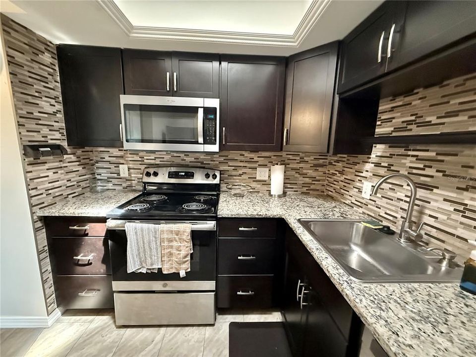 For Sale: $229,000 (1 beds, 1 baths, 705 Square Feet)