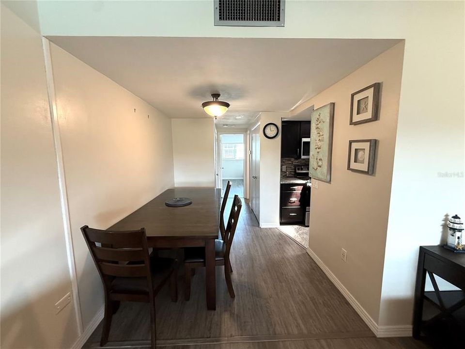 For Sale: $229,000 (1 beds, 1 baths, 705 Square Feet)