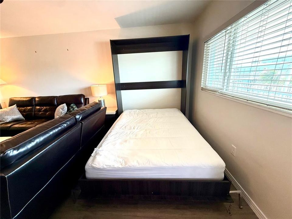 For Sale: $229,000 (1 beds, 1 baths, 705 Square Feet)
