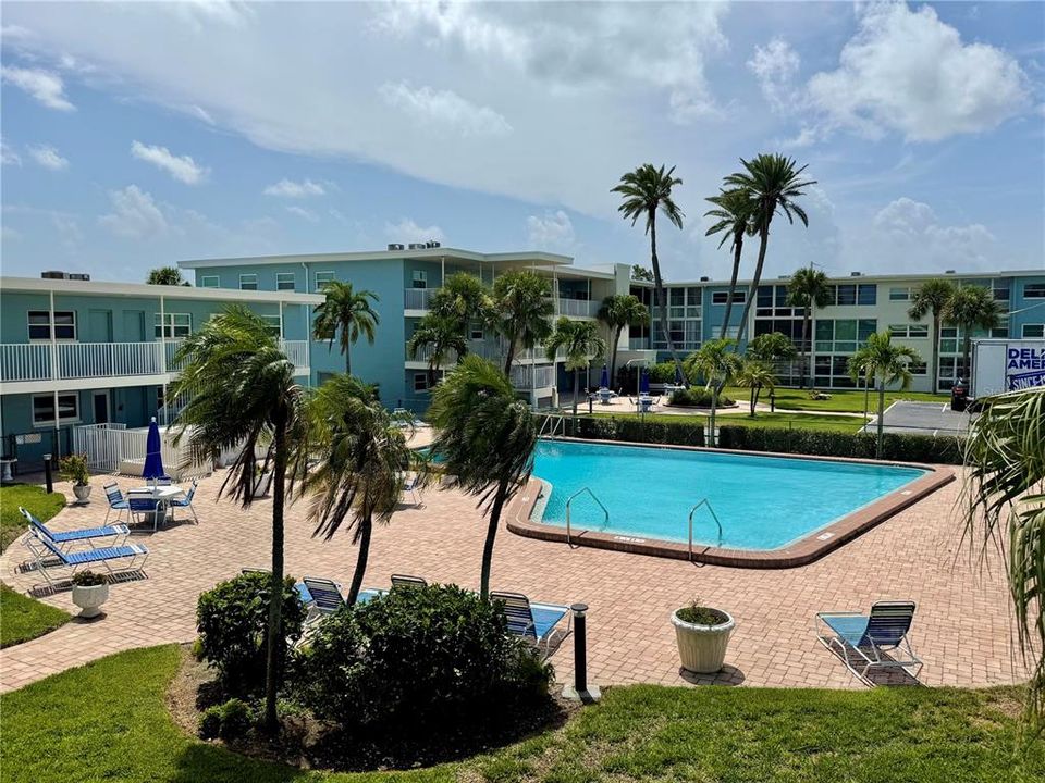 For Sale: $229,000 (1 beds, 1 baths, 705 Square Feet)