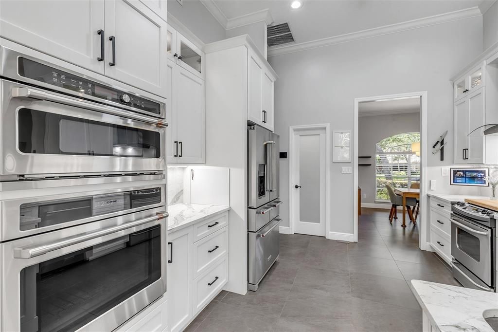 Activo con contrato: $825,000 (4 camas, 3 baños, 2655 Pies cuadrados)