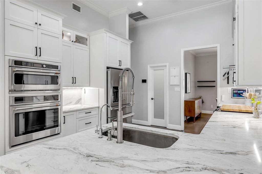 Activo con contrato: $825,000 (4 camas, 3 baños, 2655 Pies cuadrados)