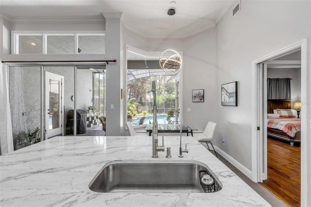 Activo con contrato: $825,000 (4 camas, 3 baños, 2655 Pies cuadrados)