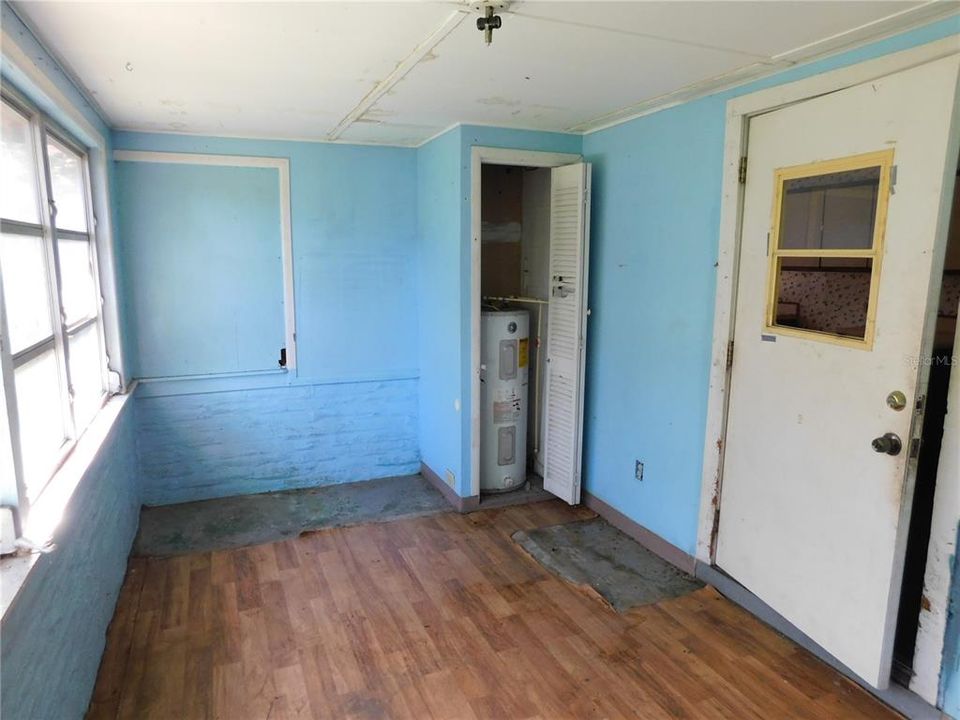 For Sale: $199,900 (3 beds, 1 baths, 1152 Square Feet)