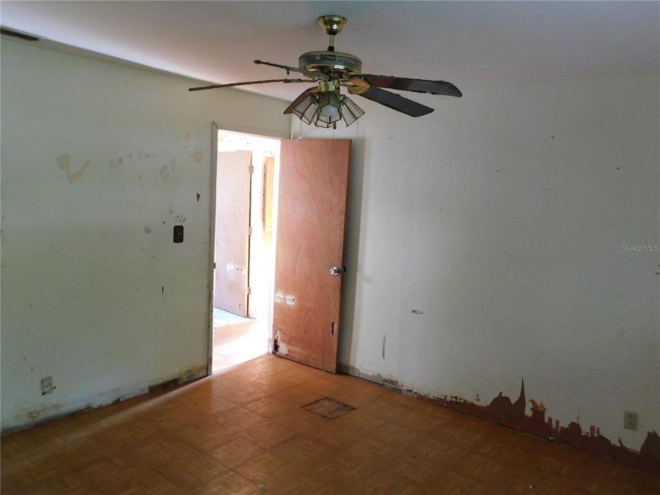 For Sale: $199,900 (3 beds, 1 baths, 1152 Square Feet)