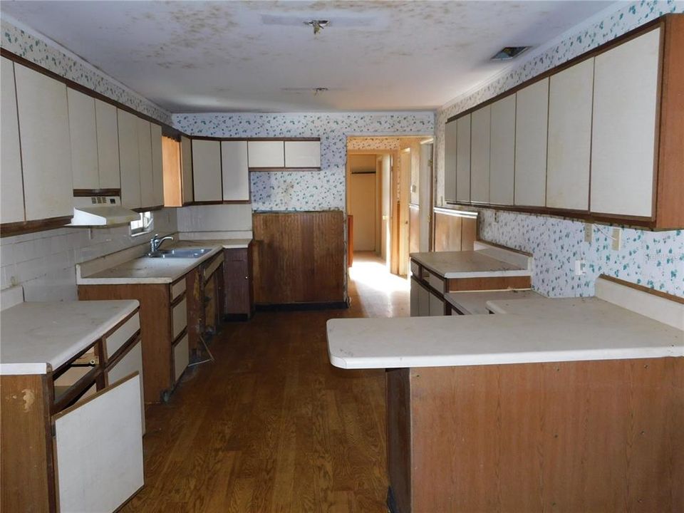For Sale: $199,900 (3 beds, 1 baths, 1152 Square Feet)