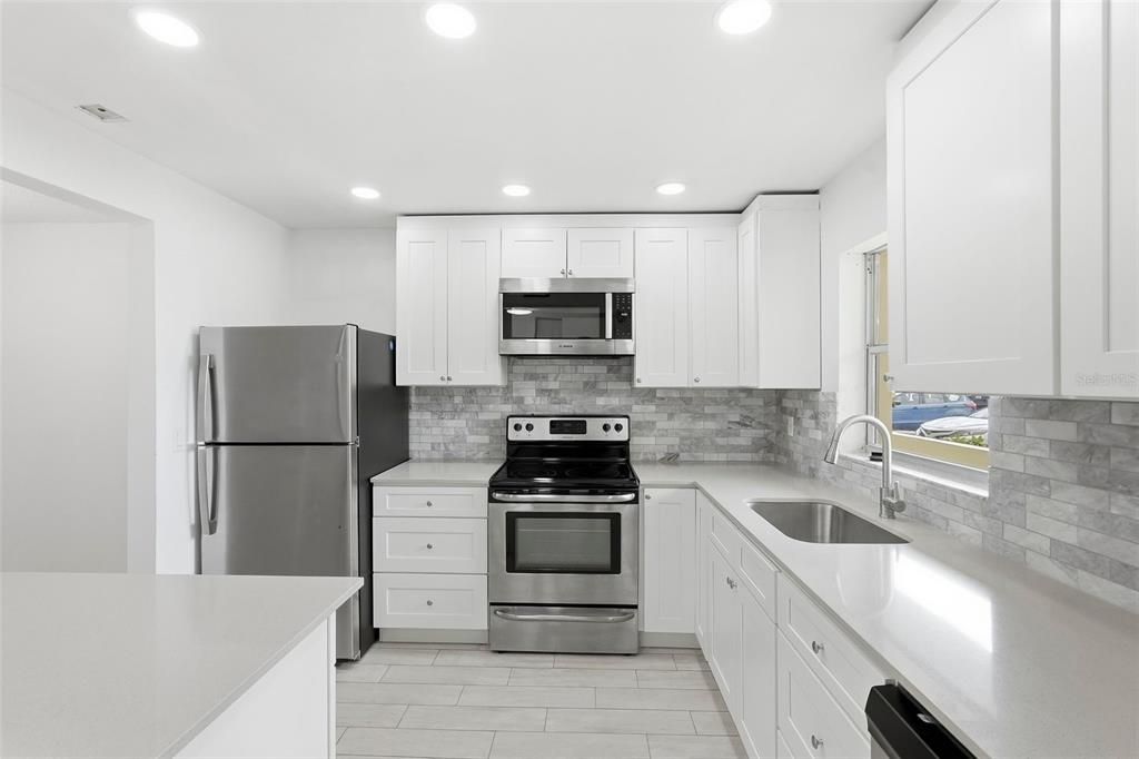 В аренду: $1,985 (2 спален, 2 ванн, 1050 Квадратных фут)