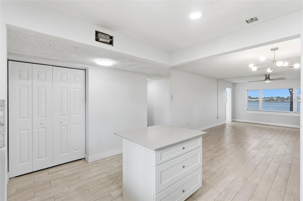 В аренду: $1,985 (2 спален, 2 ванн, 1050 Квадратных фут)