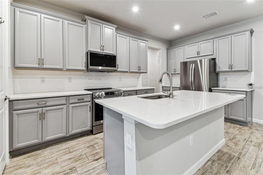 На продажу: $279,999 (2 спален, 2 ванн, 1503 Квадратных фут)