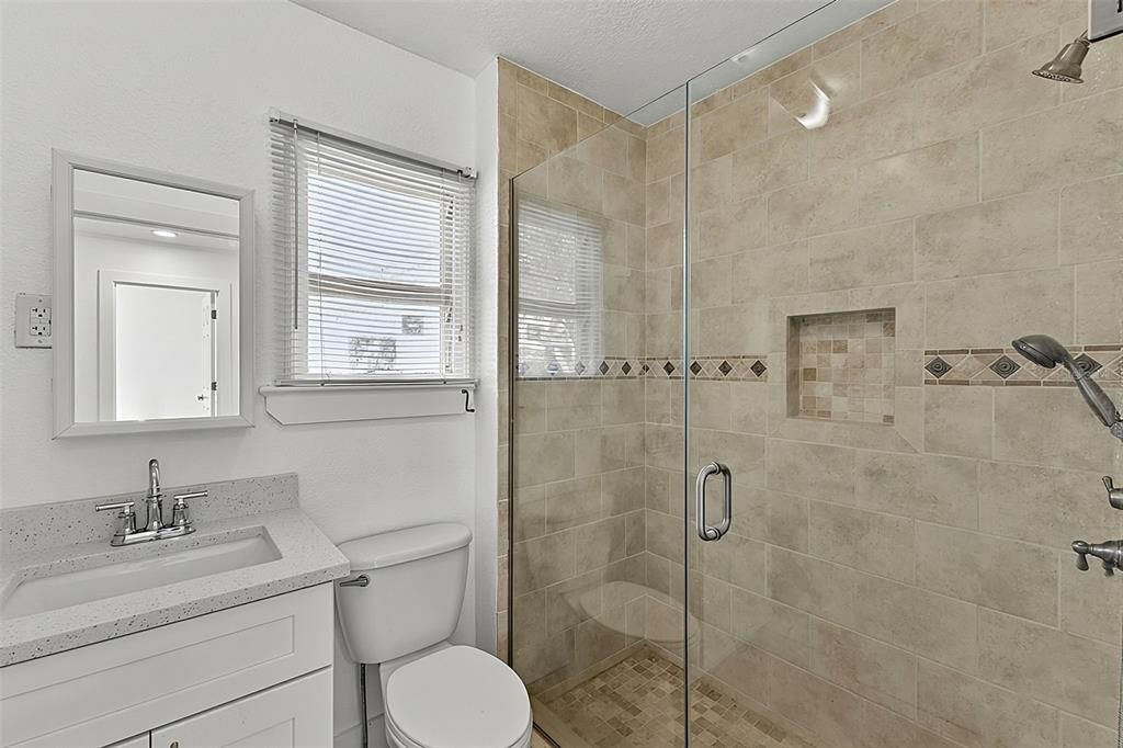 En Venta: $400,000 (4 camas, 2 baños, 1527 Pies cuadrados)