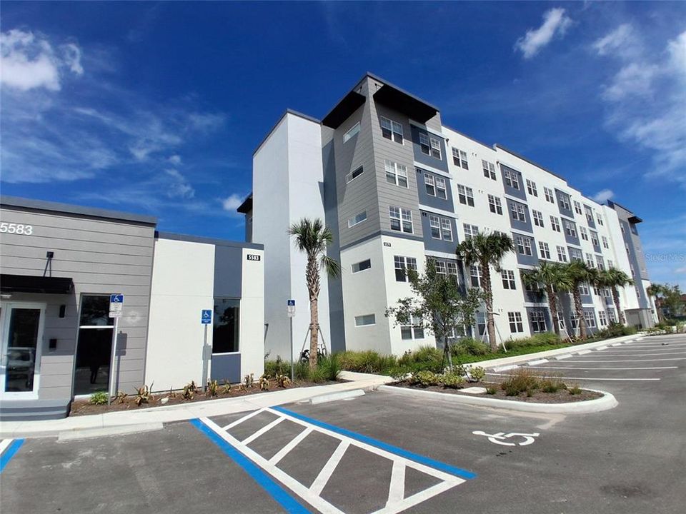 For Rent: $1,700 (2 beds, 2 baths, 1023 Square Feet)